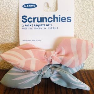 Bow-Tie Scrunchie Set